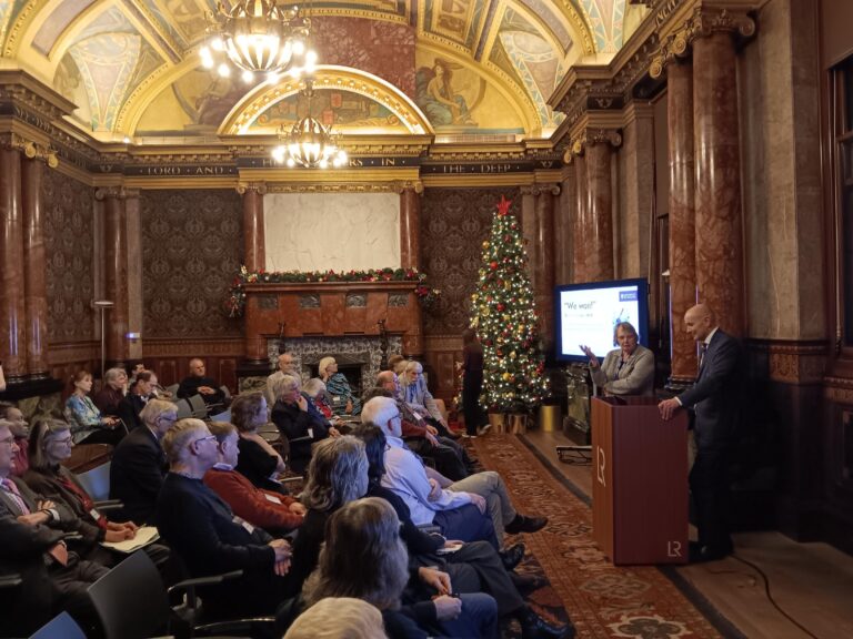 Guðni Th. Jóhannesson heldur fyrirlestur í höfuðstöðvum Lloyd’s Register í Lundúnum, 11. desember 2025.